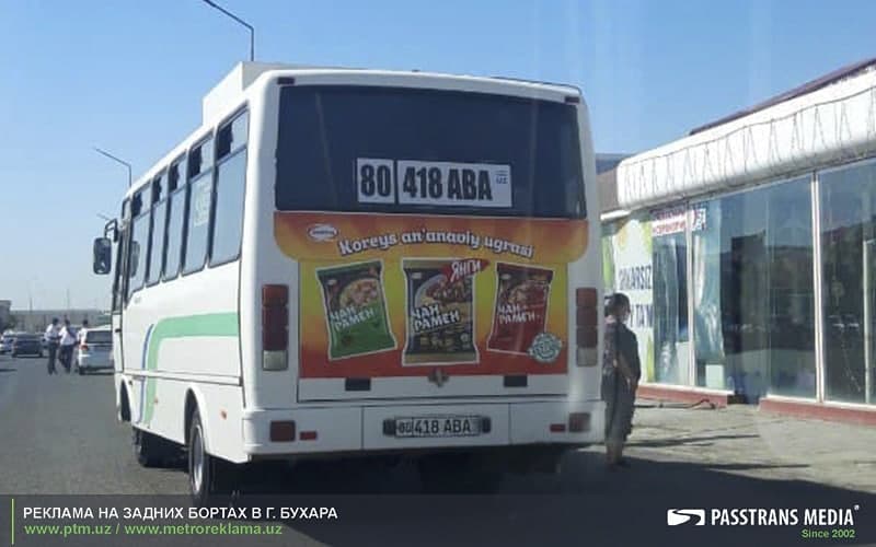 Реклама на задних бортах автобусов ISUZU в Бухаре